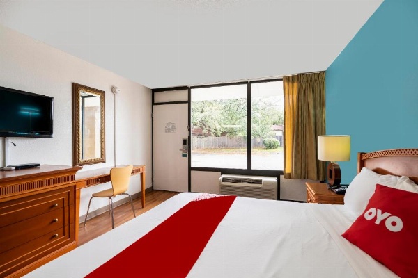 OYO Hotel Bossier City LA - Red River image 16