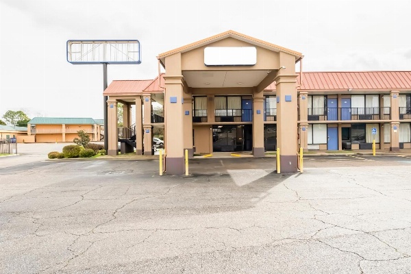OYO Hotel Bossier City LA - Red River image 2