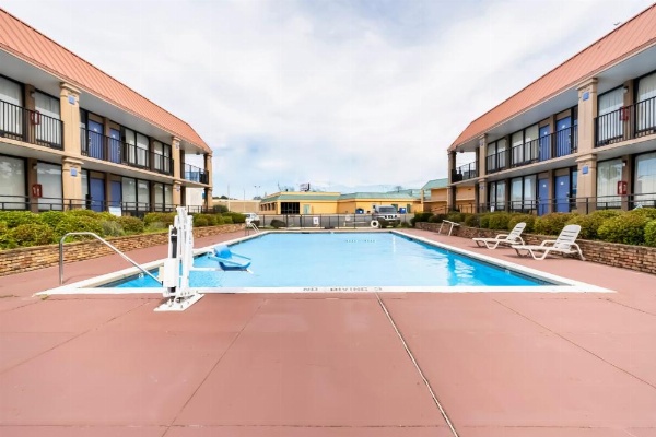 OYO Hotel Bossier City LA - Red River image 8