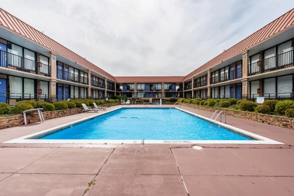 OYO Hotel Bossier City LA - Red River image 9